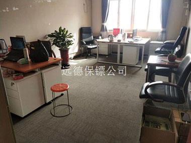 北京某市场摊主雇远德保镖守店铺，怕被同行砍杀